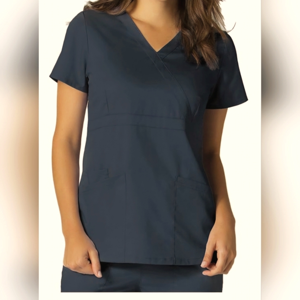 Maevan Scrub top